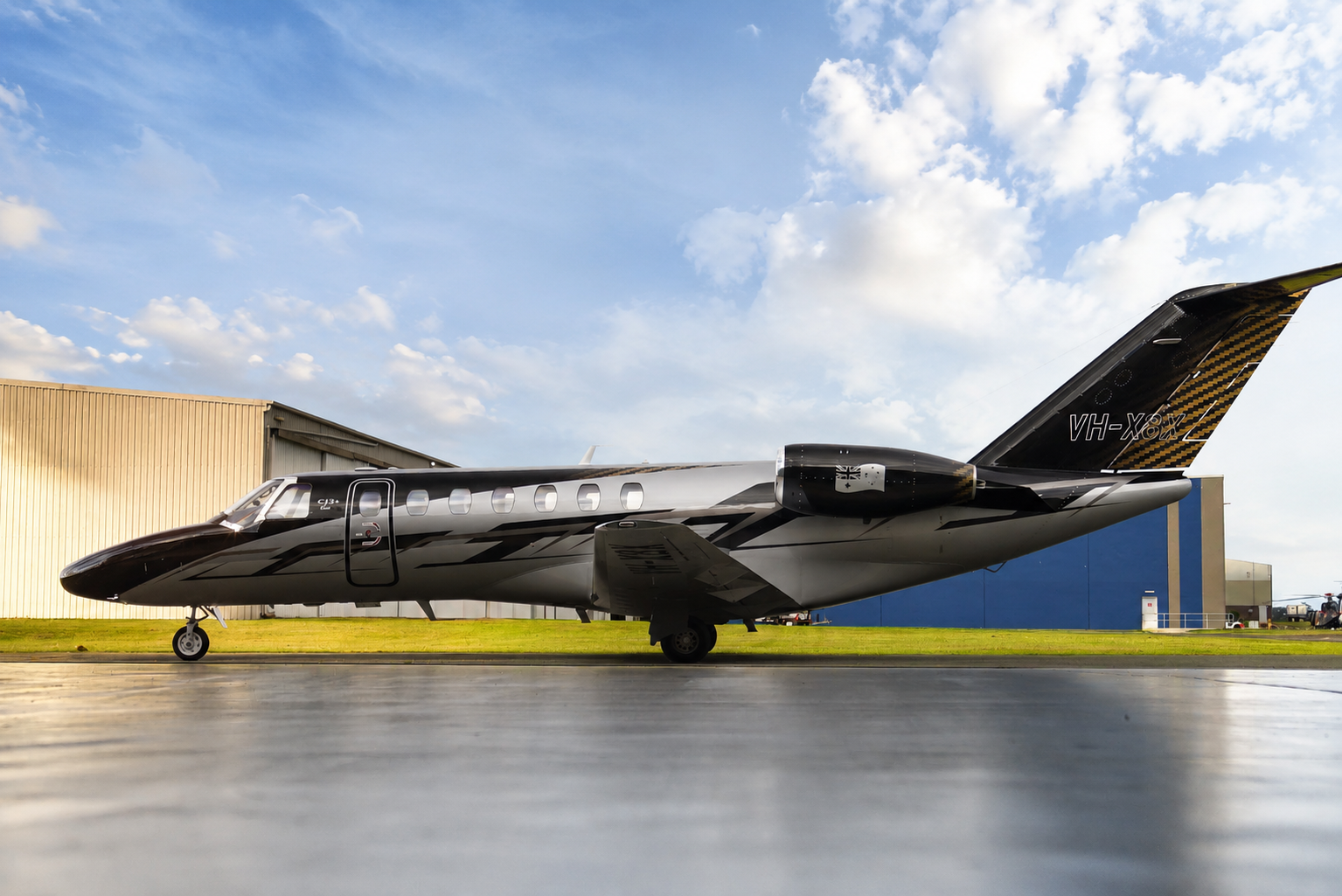 Cessna Citation CJ3 Plus in front of hangar