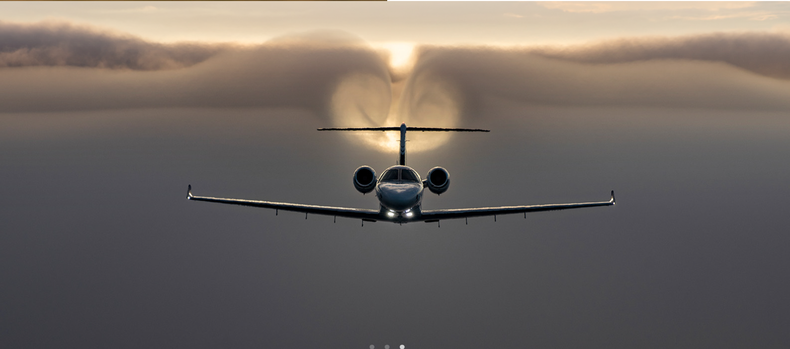 Cessna Citation CJ4 flying head on